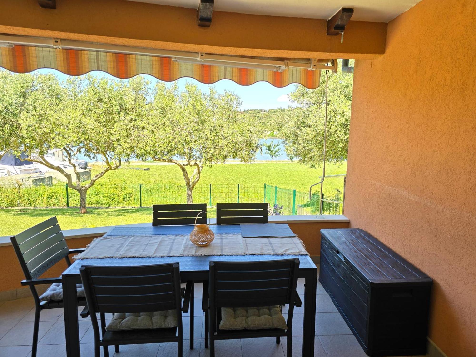 Olive Garden, Apartment With A Private Pool บานโจเล ภายนอก รูปภาพ